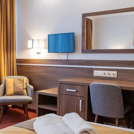 Hotel Arpad Tatabanya Luaran gambar