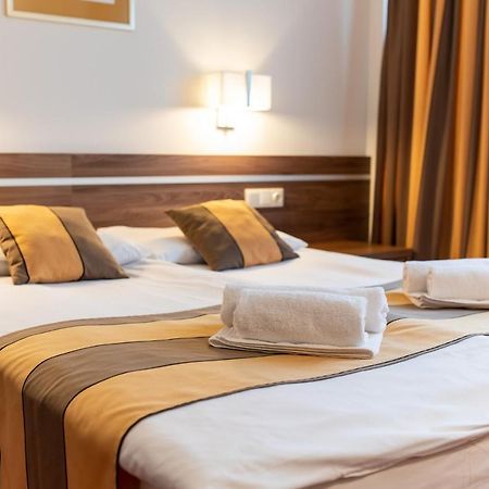 Hotel Arpad Tatabanya Luaran gambar