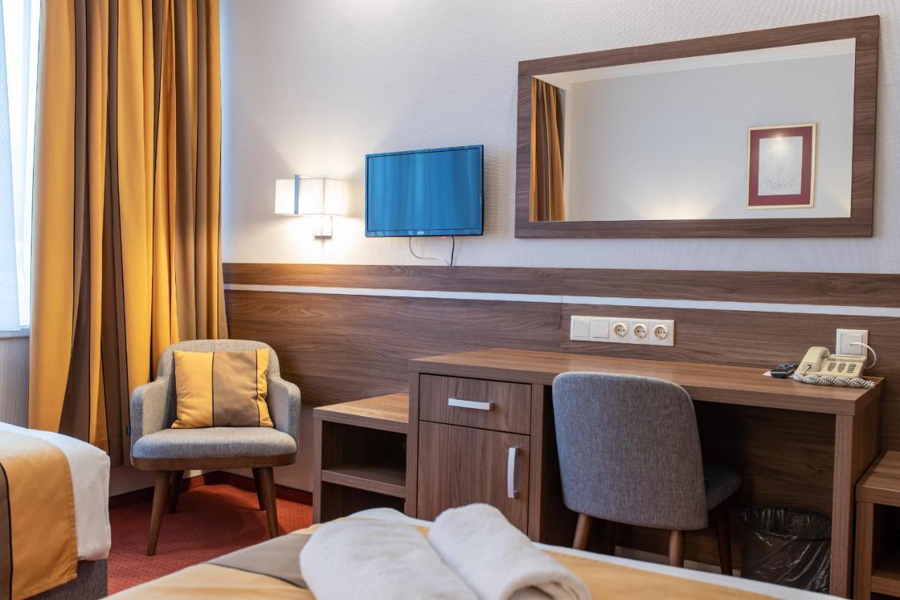 Hotel Arpad Tatabanya Luaran gambar
