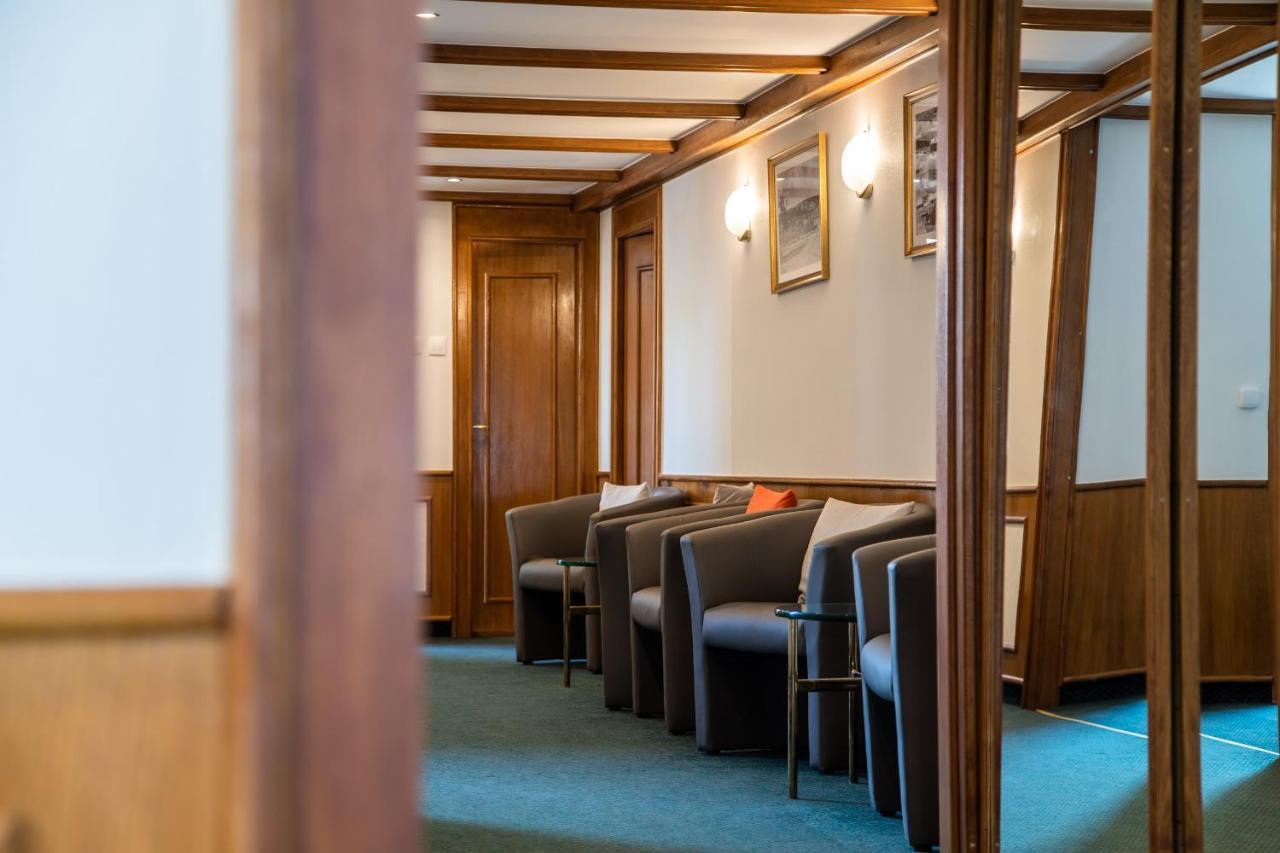 Hotel Arpad Tatabanya Luaran gambar