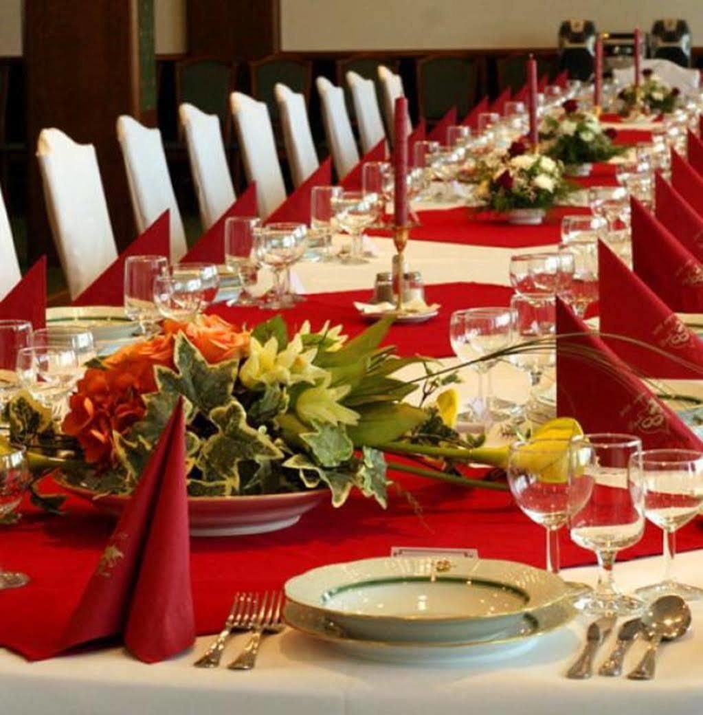 Hotel Arpad Tatabanya Luaran gambar