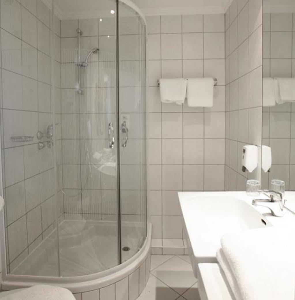 Hotel Arpad Tatabanya Luaran gambar